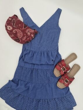 ✨Vince Camuto Sapphire Blue Eyelet Tiered Maxi Dress Medium Like New✨